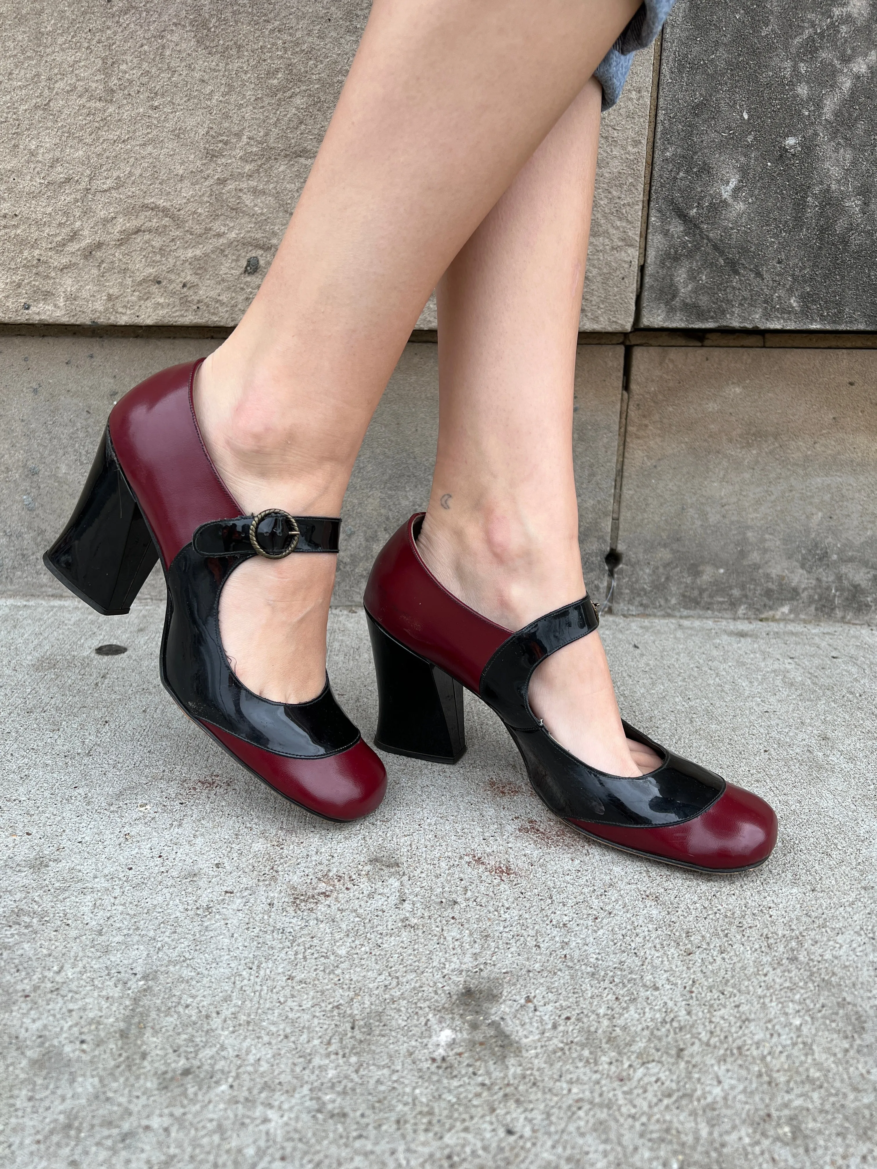 60s/70s Black Red Patent Leather Mary Jane Shoes, Holiday Wise