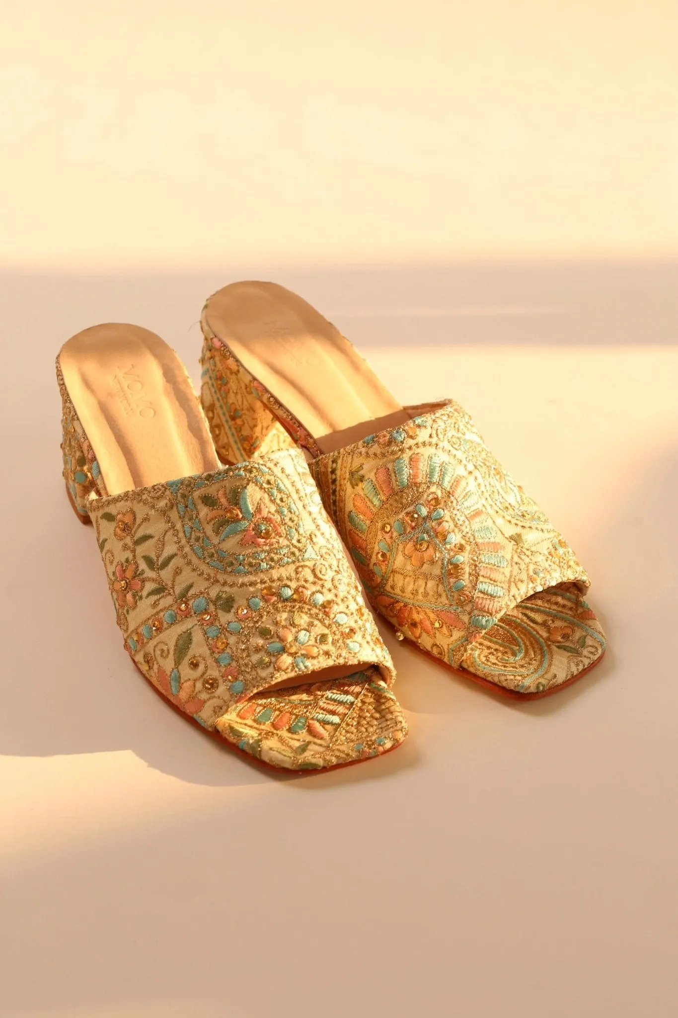 EMBROIDERED FLOWER SILK MULES MILTONA