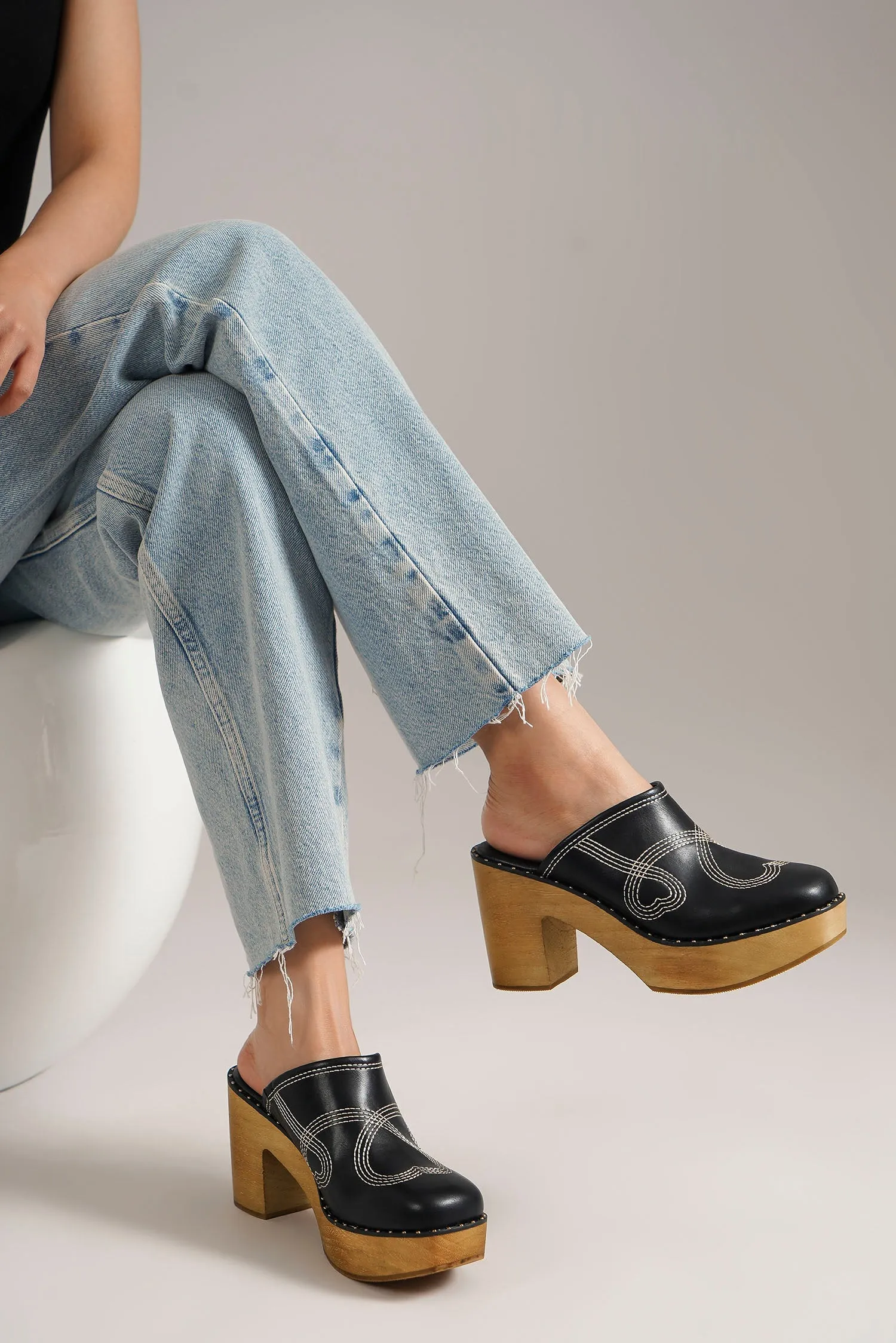 PRESLEY-28 Retro Chic Wooden Platform Clogs