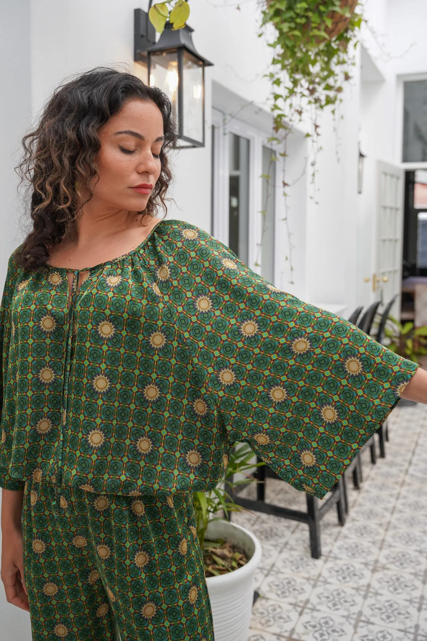 The Geometric Motif Top