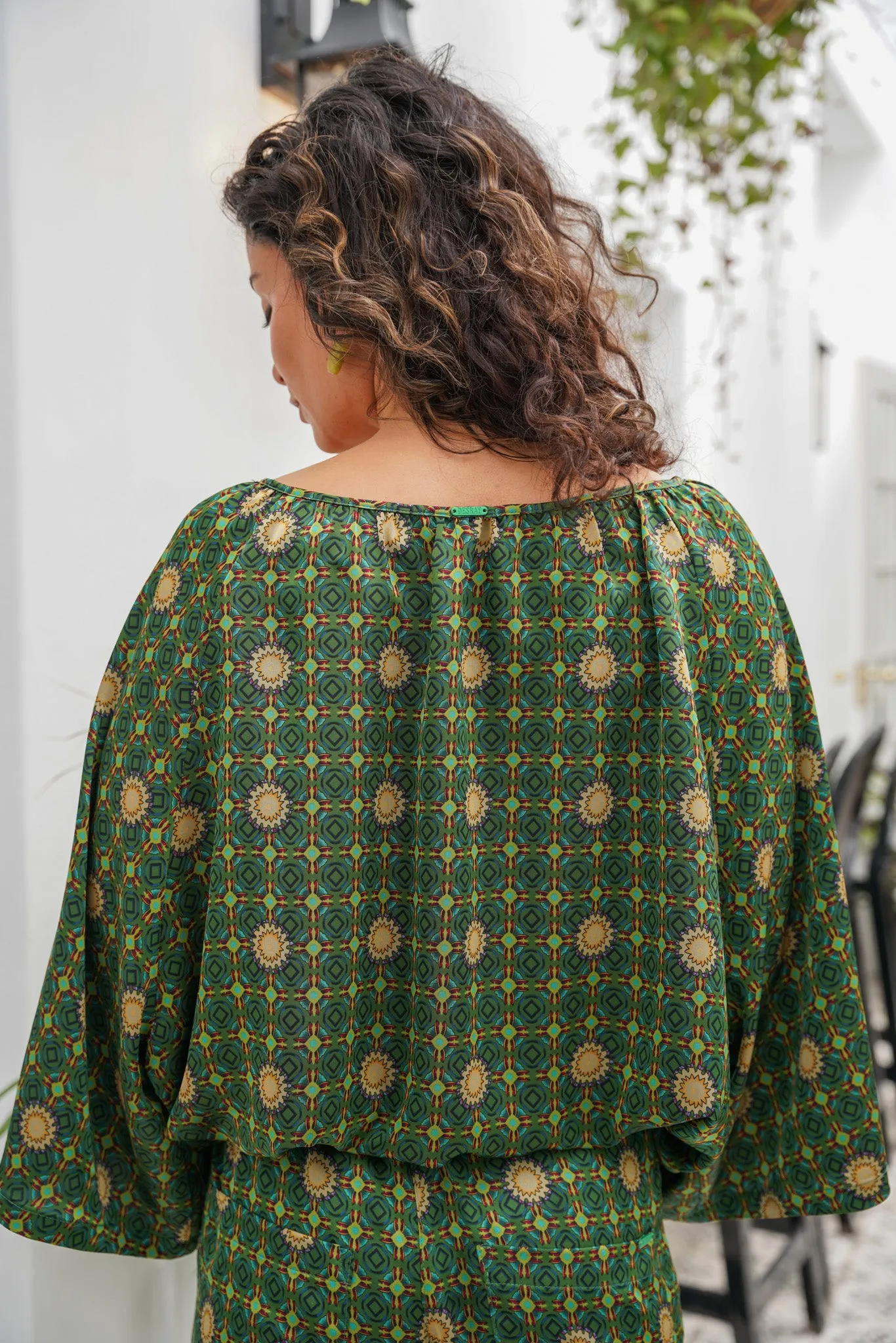 The Geometric Motif Top